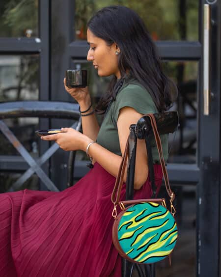 Round Sling Bag | Jiggle Wiggle